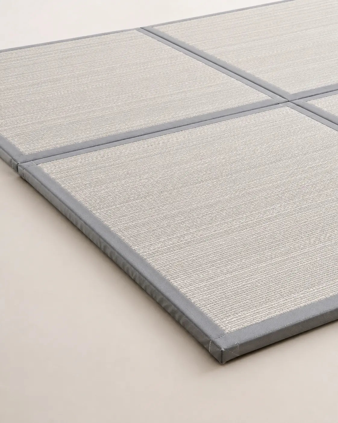 Japanese-Style Folding Tatami Mat – Woven Futon Floor Mat for Sleeping, Stretching & Guest Spaces
